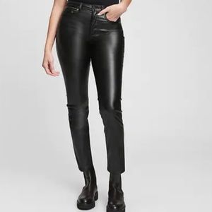 NWT Gap high rise slim faux leather jeans in size 25 waist